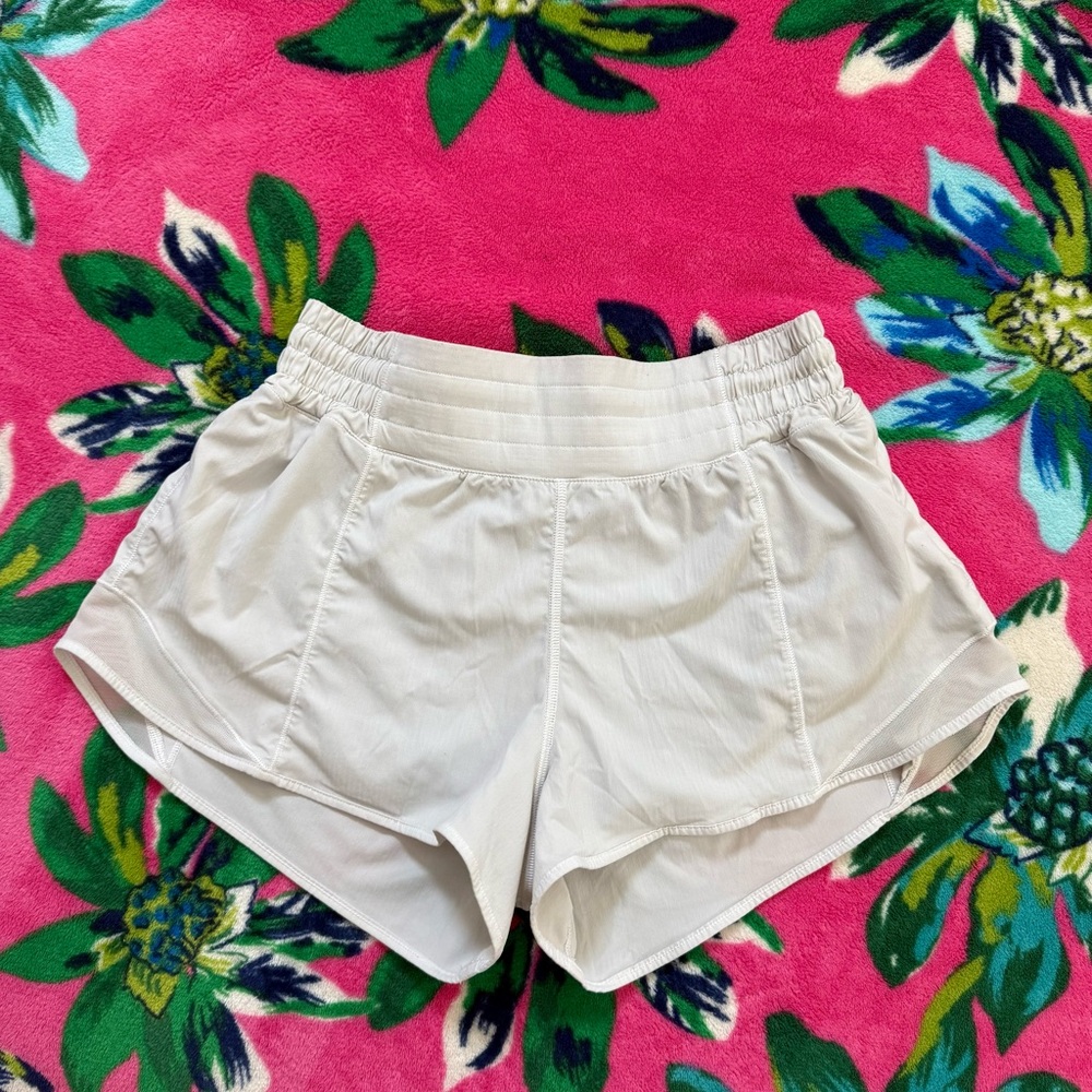 Women's Lululemon hotty hot high rise lined 2.5 inch shorts white